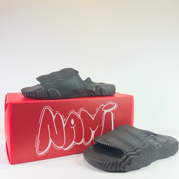 Auracles The Nami Slide Black Unisex Size Man 5 Wmns 6.5/7 Comfort Sandals - Picture 1 of 11